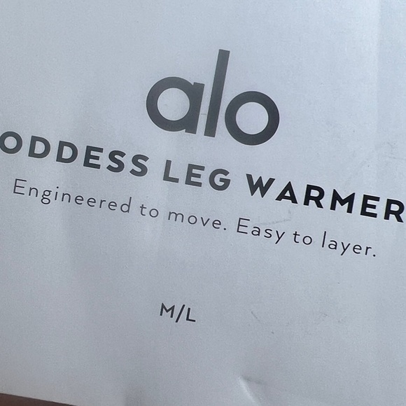 ALO Yoga Goddess Leg Warmers size mL new with tags - Picture 2 of 4